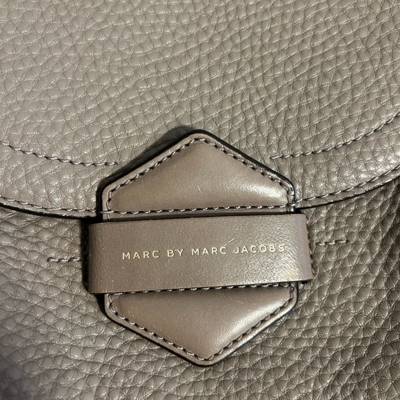 MARC by MARC JACOBS taupe leather crossbody purse - Picture 5 of 7